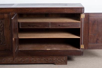 Joseph SAVINA (1901-1983)
Celtic sideboard
Oak...