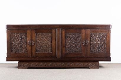 Joseph SAVINA (1901-1983)
Celtic sideboard
Oak...