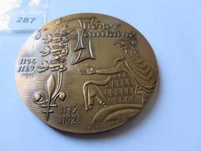Medal - Eleanor of Aquitaine 1122 - 1204...