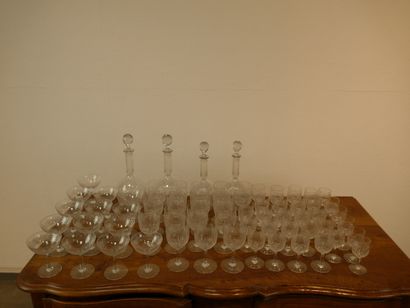 BACCARAT
Service en cristal taillé comprenant...