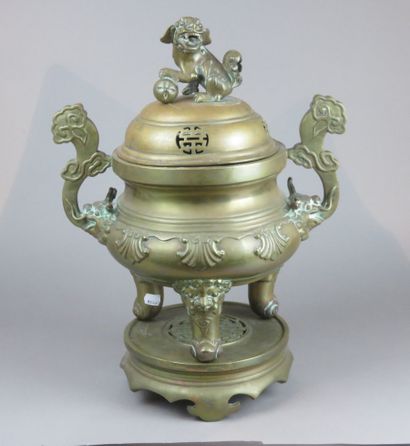 CHINE - Vers 1900
Deux brûles-parfum tripode...