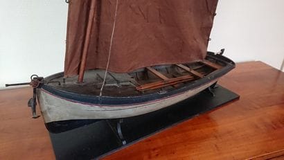 Model of a Basse-Indrais fishing canoe of...