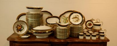 LIMOGES France
Service en porcelaine blanche,...