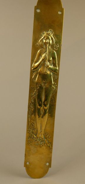 Paire de plaques décoratives en bronze figurant...