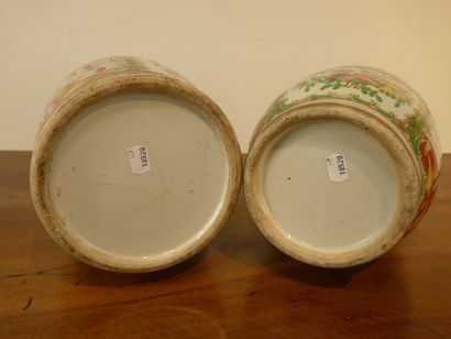 CHINE, Canton - XIXe siècle
Paire de vases...
