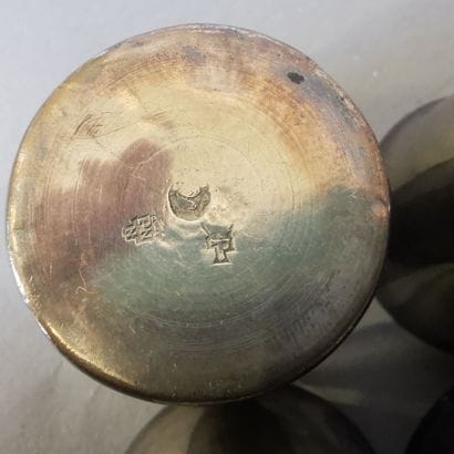 SERIE DE CINQ GOBELETS A LIQUEUR en argent....