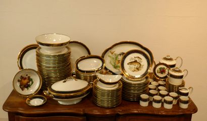 LIMOGES France
Service en porcelaine blanche,...
