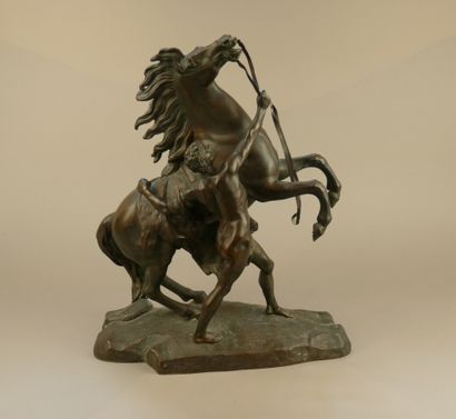 D'après COUSTOU
Cheval de Marly et écuyer
Bronze...