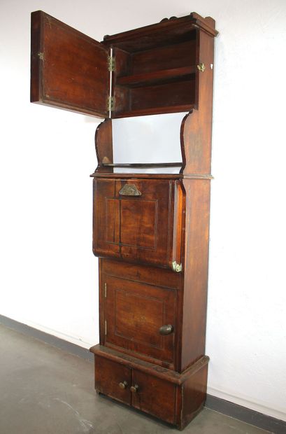Mahogany cabin sink. Two shelves close at...