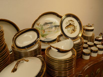 LIMOGES France
Service en porcelaine blanche,...