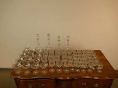 BACCARAT
Service en cristal taillé comprenant...