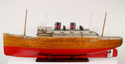 Sailing model of an ocean liner. Wooden hull...