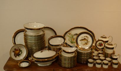 LIMOGES France
Service en porcelaine blanche,...
