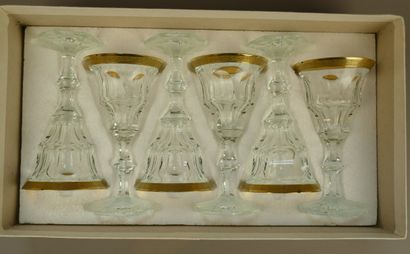 MOSER
Suite de six verres en cristal taillé...