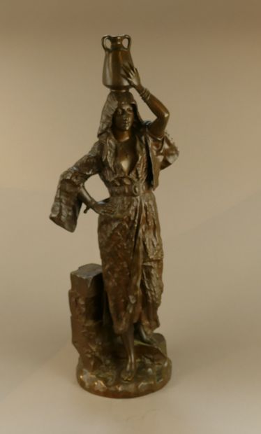 D'après Gaston LEROUX
Rebecca, porteuse d'eau
Bronze...