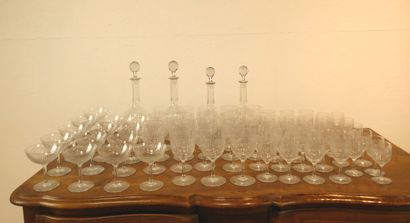 BACCARAT
Service en cristal taillé comprenant...