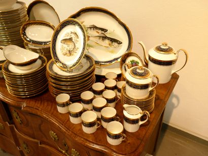 LIMOGES France
Service en porcelaine blanche,...