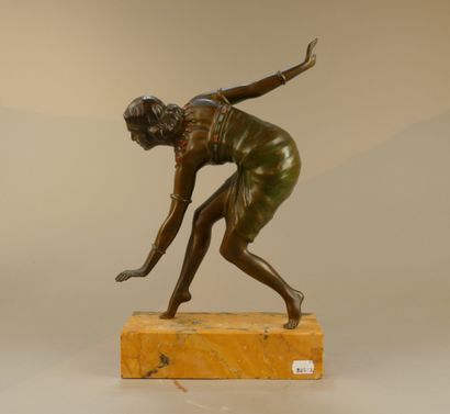 F. LEMOYNE, vers 1930
Danseuse
Régule patiné...