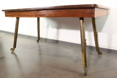 Mahogany extensible table (x 1) in the marine...