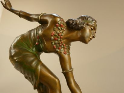 F. LEMOYNE, vers 1930
Danseuse
Régule patiné...
