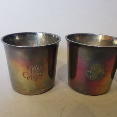 SERIE DE CINQ GOBELETS A LIQUEUR en argent....