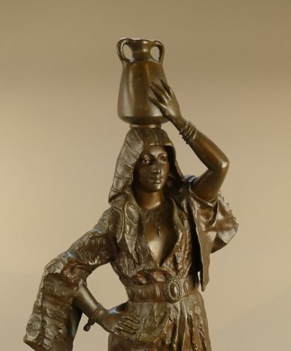D'après Gaston LEROUX
Rebecca, porteuse d'eau
Bronze...