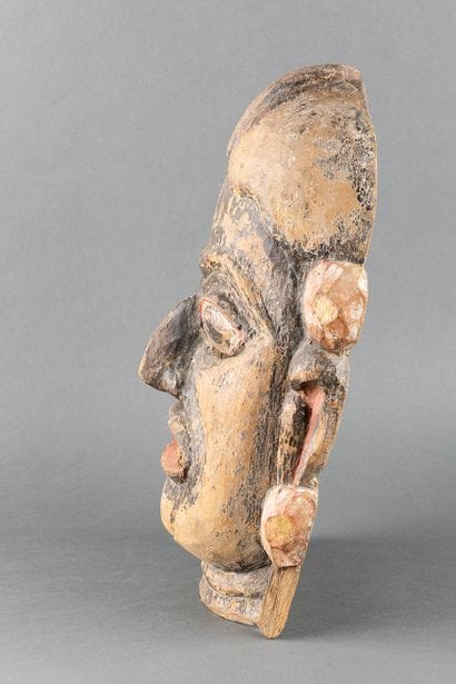 Large anthropomorphic mask. Wood, traces...