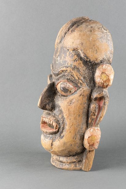 Large anthropomorphic mask. Wood, traces...