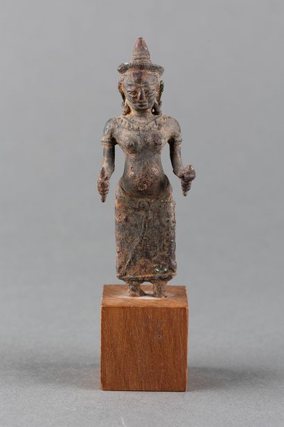 Statuette of the standing God Vishnu, feet...
