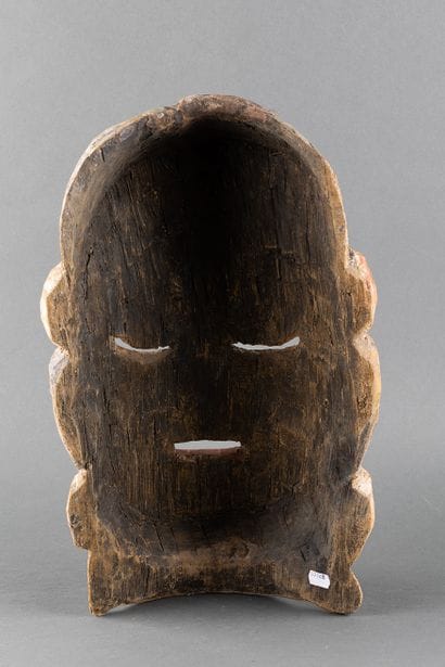 Large anthropomorphic mask. Wood, traces...