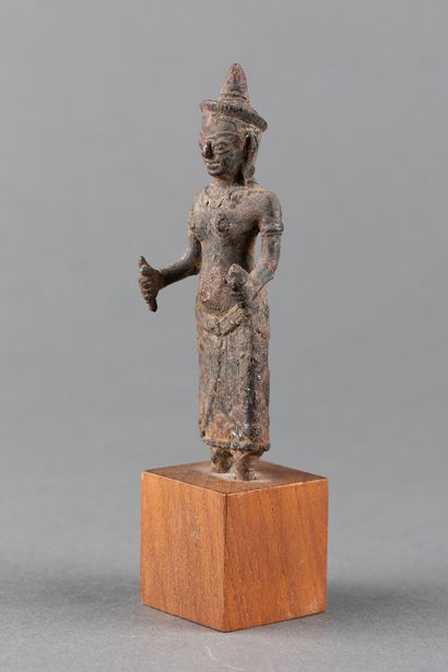 Statuette of the standing God Vishnu, feet...