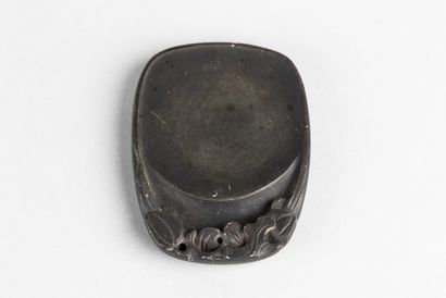 Scholar's ink stone. Size: 7.5 x 10 cm. ...