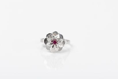 White gold ring depicting a flower with striated...