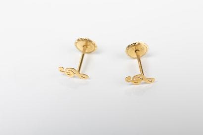 Pair of earrings in yellow gold representing...