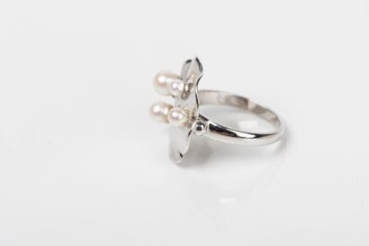 White gold lotus leaf ring set with four...