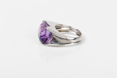 White gold ring set with a large amethyst...