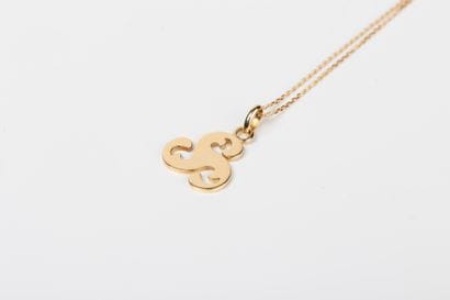 Yellow gold forcat chain holding a triskel...