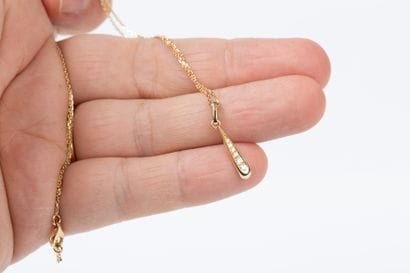 Yellow gold forcat chain set with a drop...