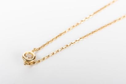 Yellow gold forcat link necklace holding...