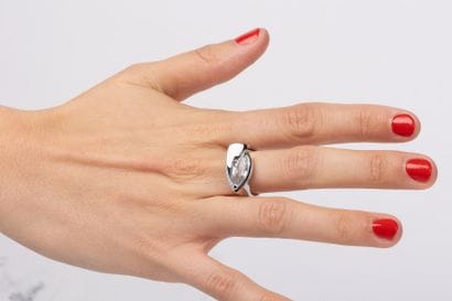 White gold ring set with a navette-cut aquamarine...