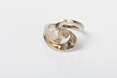 Ring setting in white gold, with a moving...