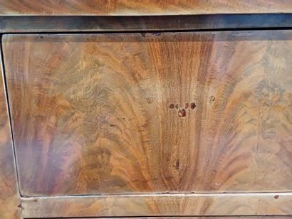 Chest of drawers in mahogany and flamed mahogany...