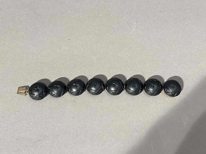 Chased jet and vermeil bracelet (accidents)...