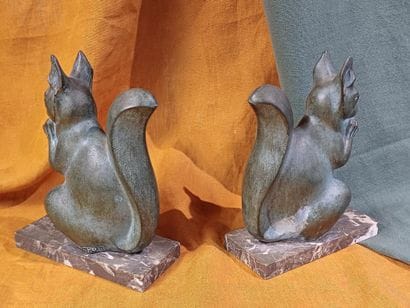 M. FONT 
Pair of regule bookends depicting...