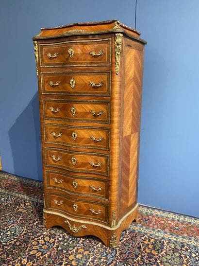 Semainier in veneered wood with frieze decoration,...