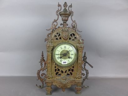 Garniture de cheminée en régule, la pendule...