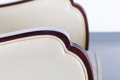 ART DECO WORK 
2 armchairs in cream-colored...