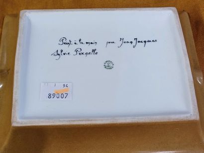 LIMOGES 
Cendrier rectangulaire en porcelaine...