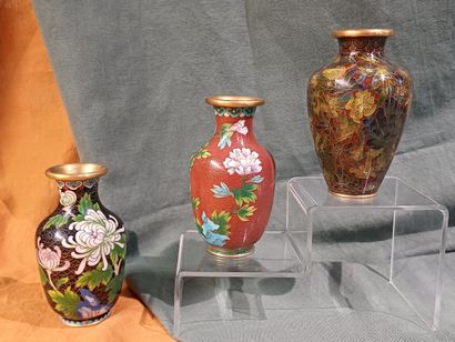 FAR EAST
Three small brass vases decorated...