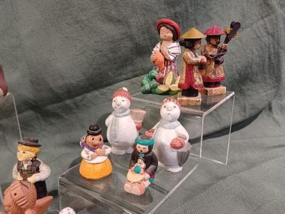Collection of figures in painted wood, glazed...